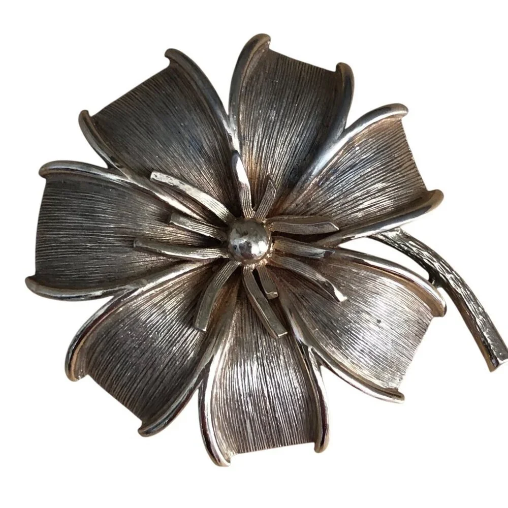 Vintage Flower Brooch MCM Brushed Gold Tone Textured 2